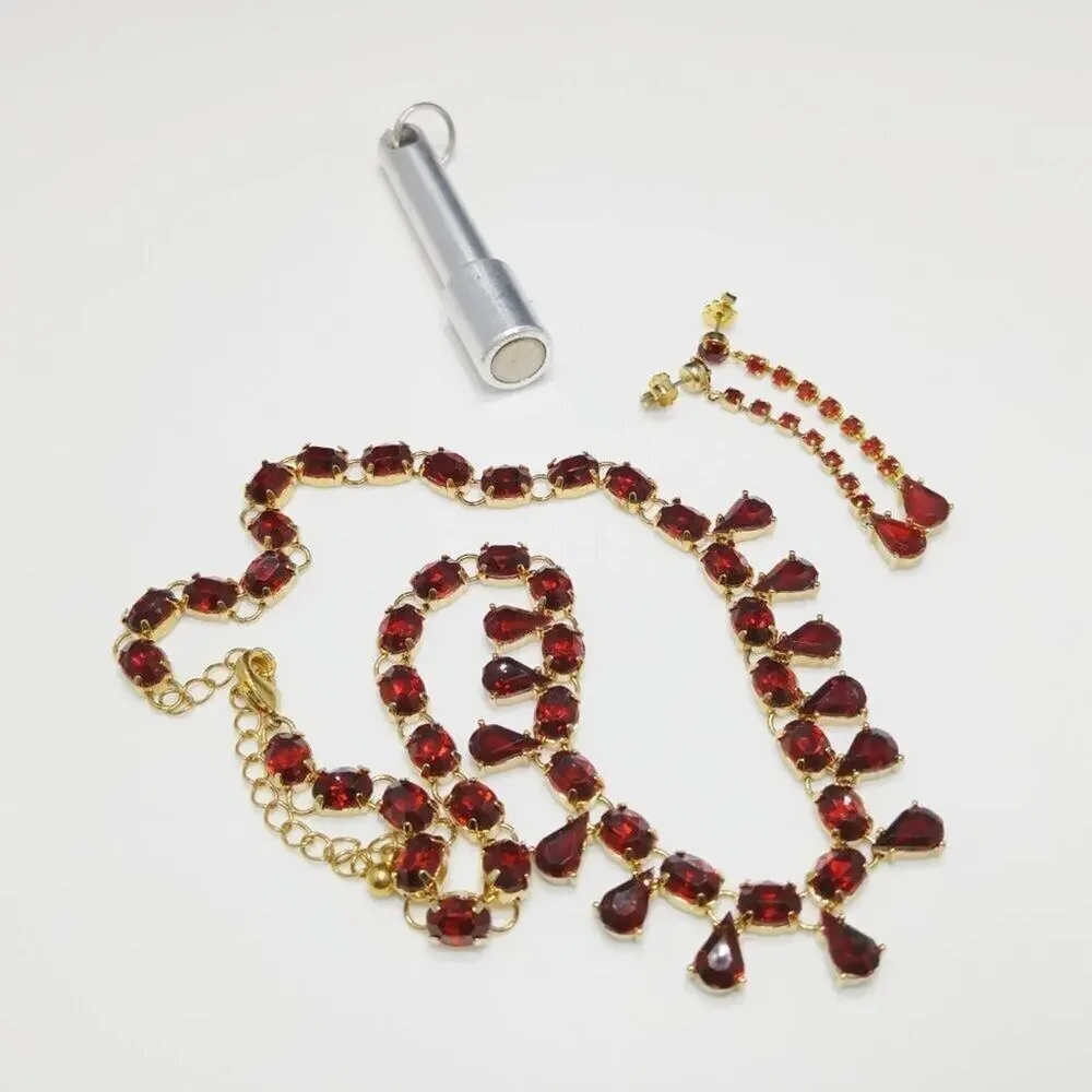 Avon 2004 Women’s Red Rhinestone Choker Adjustable Necklace Post Earrings Set